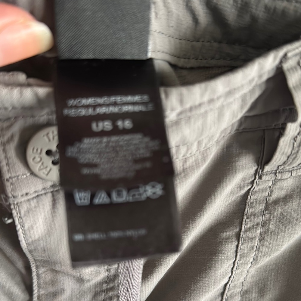 The North Face Gray Cargo Shorts Outdoor Essential - Picture 7 of 7